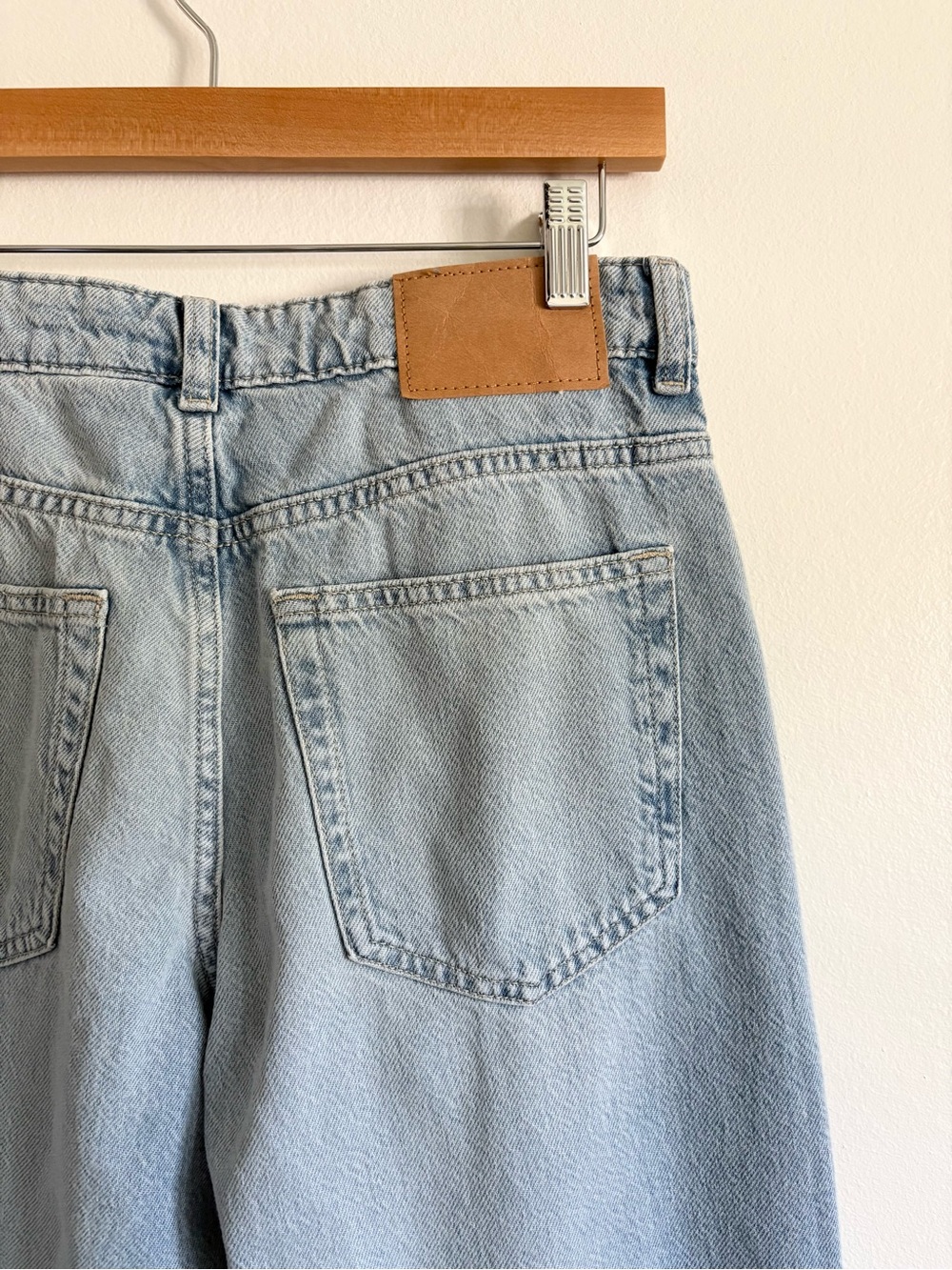 H&M Divided Straight Leg Jeans in Light Wash NEW - Picture 5 of 6